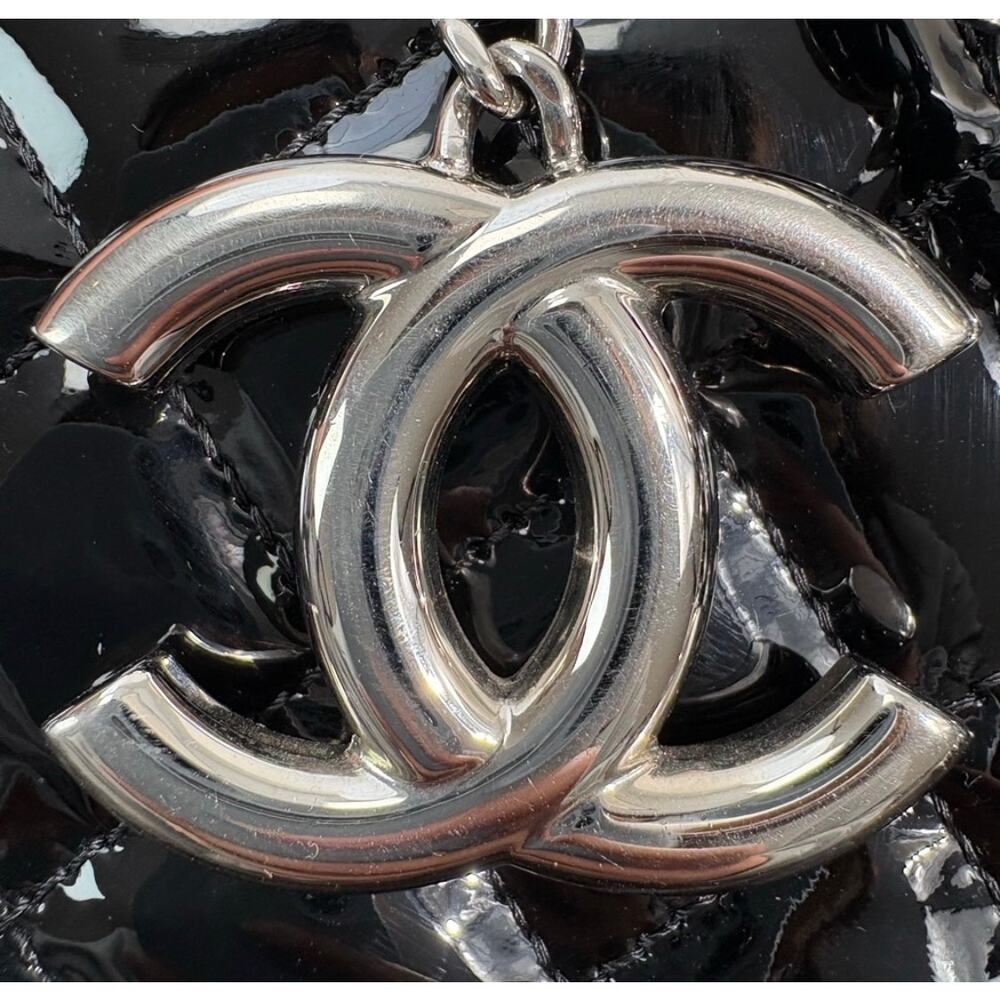 Chanel Black Quilted Patent Leather XL Just Mademoiselle Pristine - Picture 15 of 16